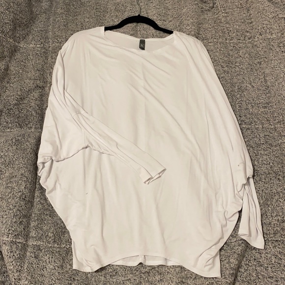 White long sleeve flowy top - Picture 1 of 3